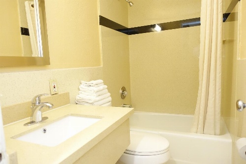 Tropic Lodge image 1