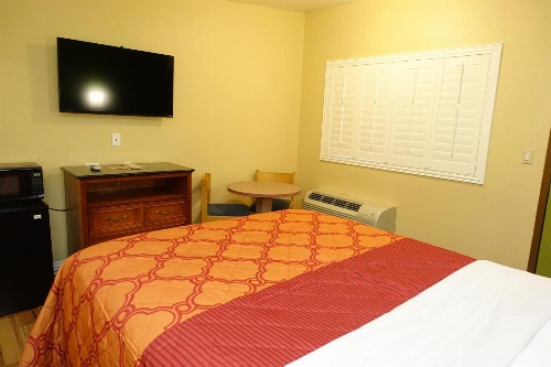 Tropic Lodge image 2