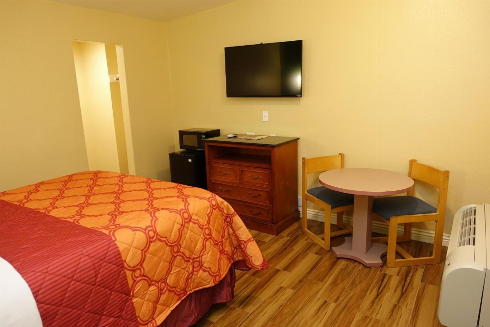 Tropic Lodge Main image